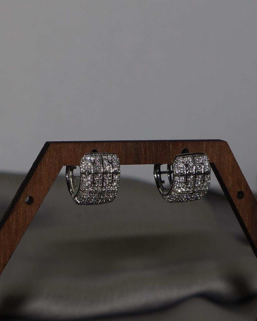 18 White Gold Diamond Half Hoops Earrings 10G / 0.5in